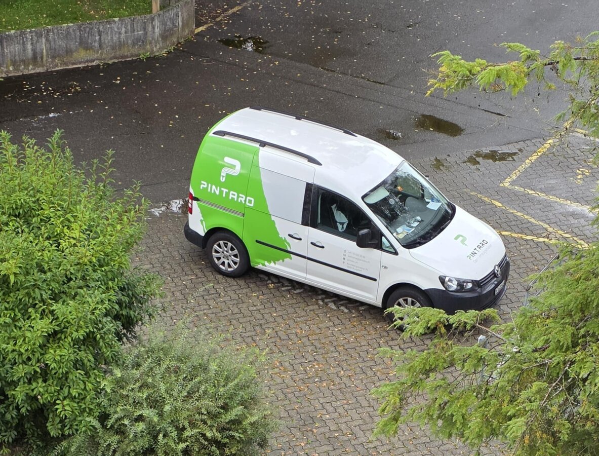 Pintaro Fahrzeug mit Logo